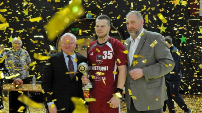 Egils Politers, saņemot MVP atzinību 
Foto: Romualds Vambuts