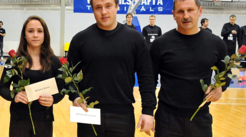 R.Koha, Artūrs Plēsnieks, treneris E.Andruškēvičs
Foto: Juris Presņikovs, ventspils.lv