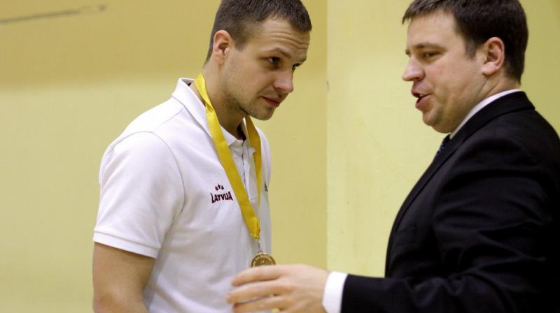 Jānis Gailītis un Igaunijas Basketbola federācijas prezidents Juri Ratass
Foto: www.basket.ee