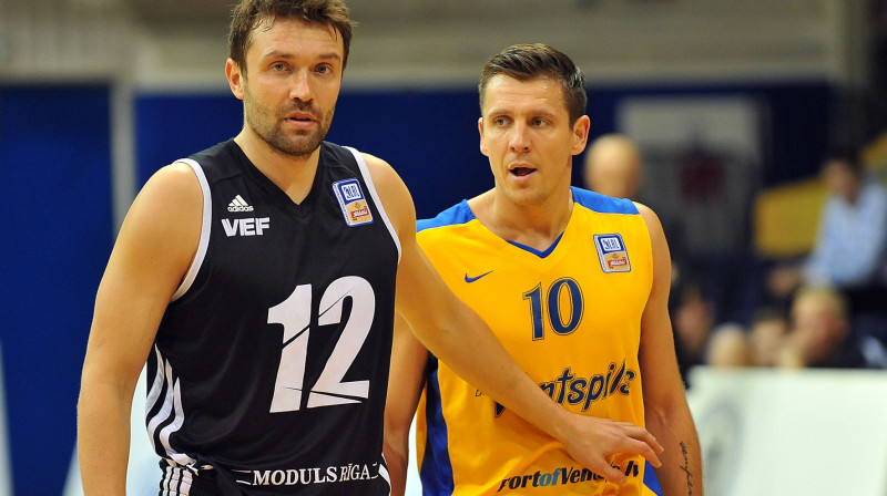 Kristaps Janičenoks un Sandis Valters 
Foto: bkventspils.lv