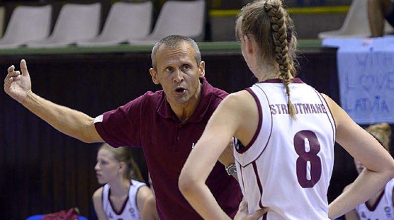 Ainārs Čukste Latvijas meiteņu izlasi Eiropas čempionātā cīņā vedīs jau septīto gadu pēc kārtas.
Foto: fibaeurope.com