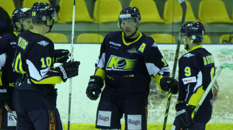 Aleksandrs Macijevskis (vidū) raidījis piekto ripu jūrmalnieku vārtos
Foto: Ritvars Raits