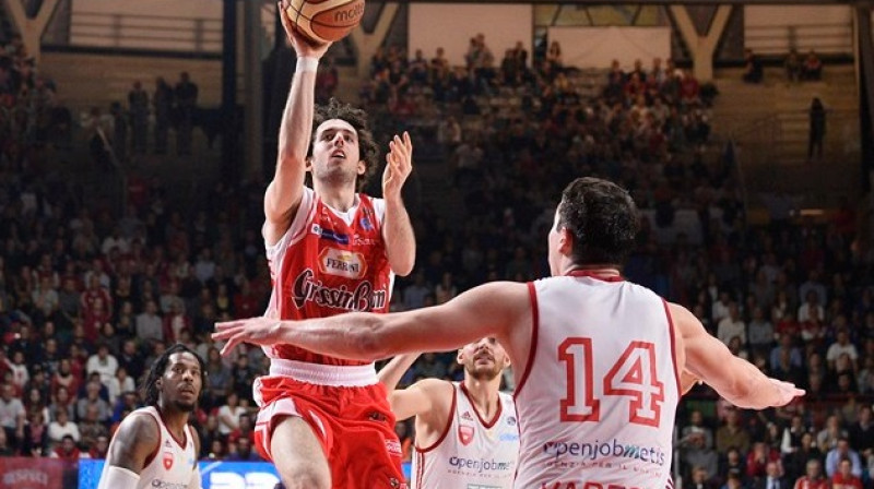21 gadu vecais Amadeo Della Valle pret Varēzi uzstādīja savu karjeras rekordu - 32 punkti 
Foto: pallacanestroreggiana.it