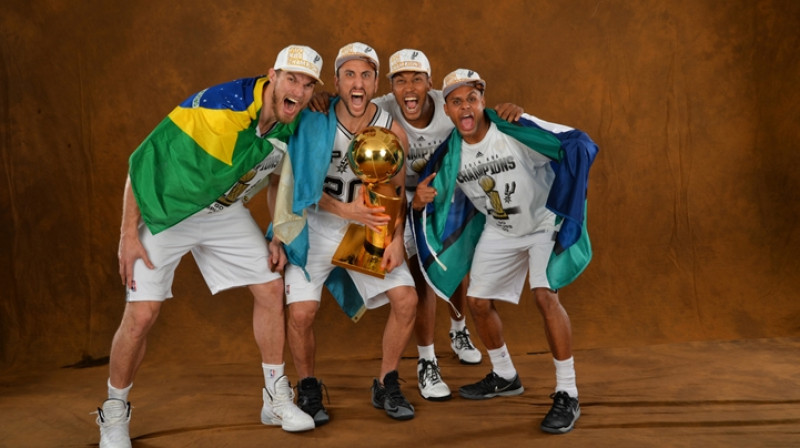 NBA čempioni Tjagu Spliters (Brazīlija), Manu Džinobili (Argentīna), Boriss Diāvs (Francija), Patriks Milzs (Austrālija)
Foto: NBAE/Getty Images