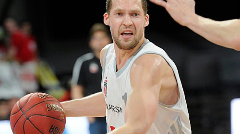 Jānis Strēlnieks: 15 punkti Eirokausa pirmajā astotdaļfināla spēlē
Foto: brosebasket.de