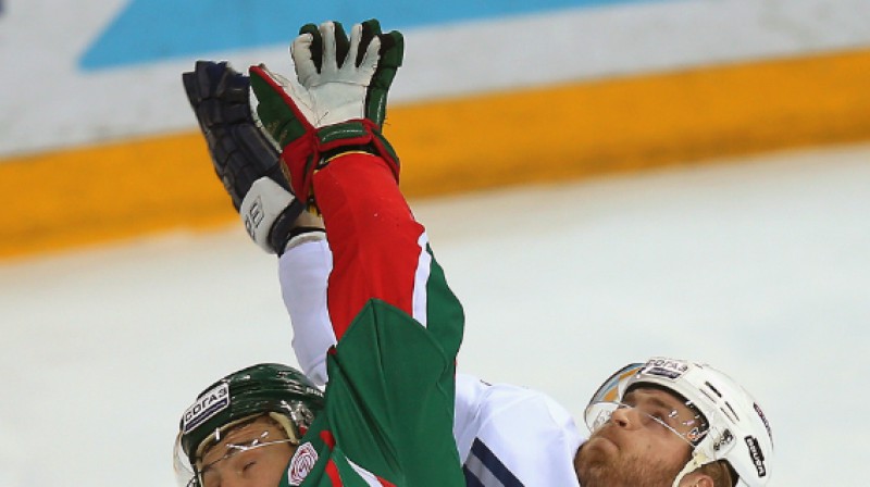 Cīņa par ripu KHL 
Foto: ITAR-TASS / Scanpix