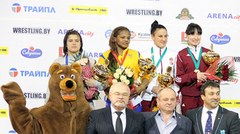 Anastasija Grigorjeva uz pjedestāla Minskā 
Foto: wrestling.by