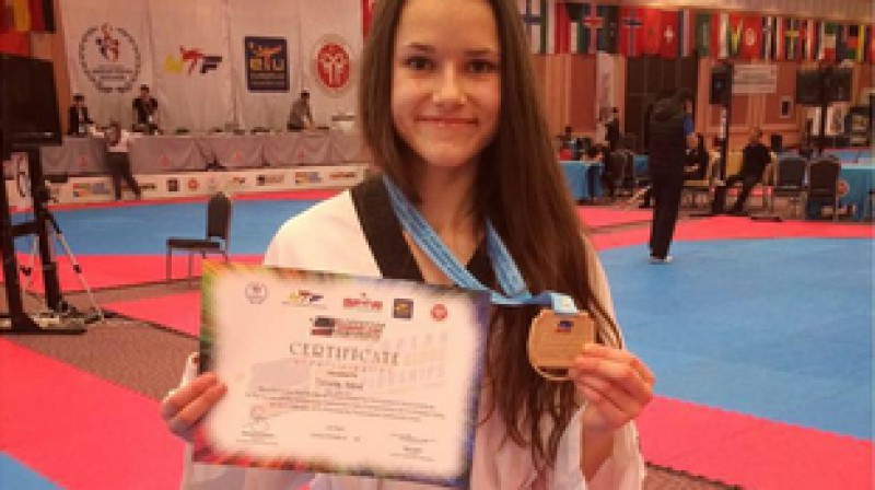 Inese Tarvida ar zelta medaļu
Foto: Eiropas klubu čempionāts taekvondo