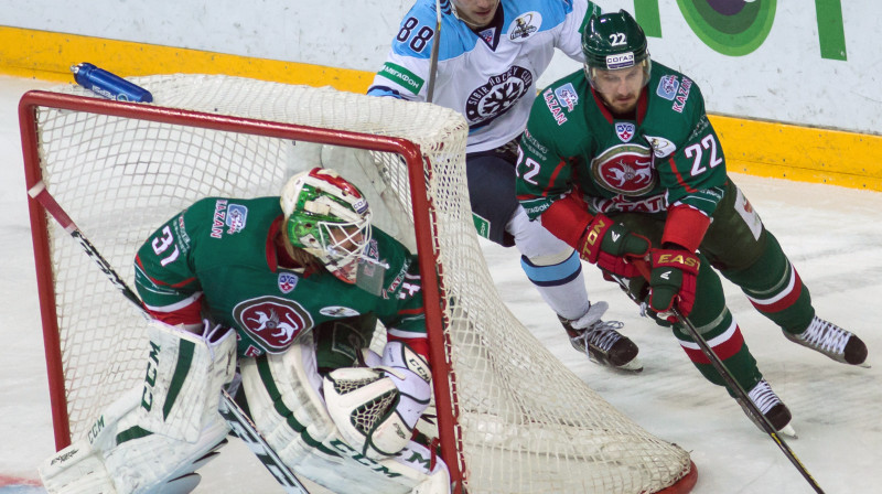 Zviedru vārtsargs Anderss Nilsons šajā sērijā aizvadīja trīs "sausās" spēles. 
Foto: ITAR-TASS/Scanpix