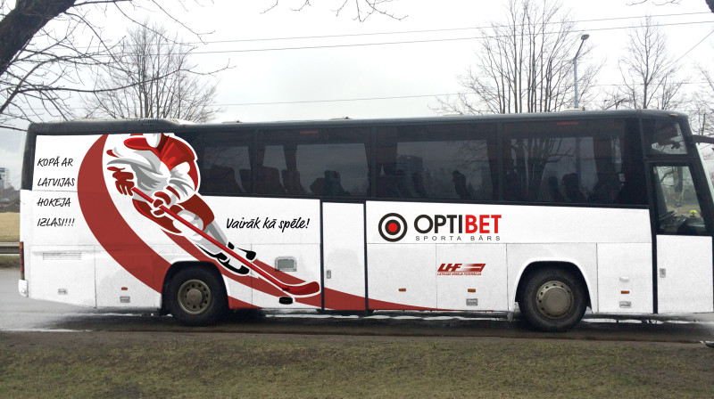 Ar šo autobusu uzticīgāie hokeja fani dosies uz PČ Prāgā.