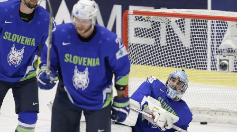 Slovēnijas hokejisti pēc zaudētiem vārtiem
Foto: AP/Scanpix