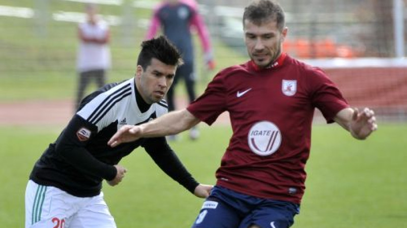 Kristians Toress un Dariušs Latka
Foto: Romāns Kokšarovs/F64