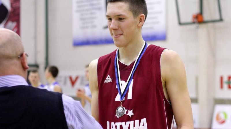 Verners Kohs: 13 punktu Latvijas U18 izlases uzvarētajā spēlē ar Igaunijas komandu.
Foto: basket.ee