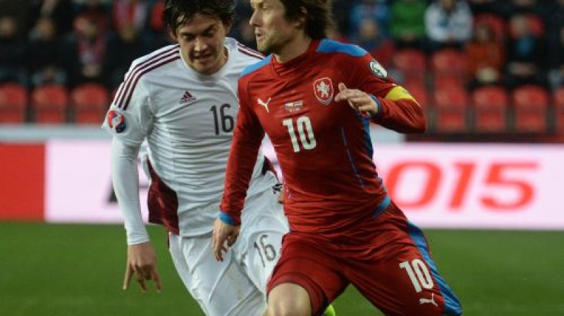 Tomāšs Rosickis pret Igoru Tarasovu spēlē Prāgā
Foto: AFP/Scanpix