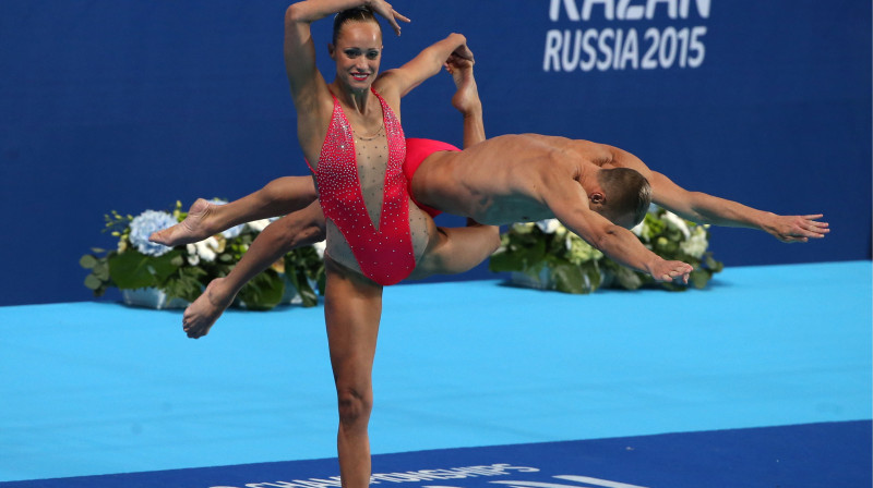 Sinhronās peldēšanas jauktais duets Kazaņā
Foto: ITAR-TASS / Scanpix