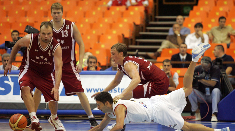 Uvis Helmanis, Raitis Grafs un Aigars Vītols dažādos laikos kā BK Ventspils spēlētāji pārstāvējuši Latvijas izlasi.
Romāns Kokšarovs (Sporta Avīze)