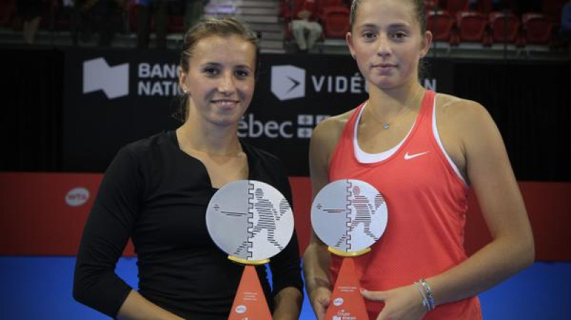 Annika Beka un Aļona Ostapenko
Foto: Pascal Ratthé