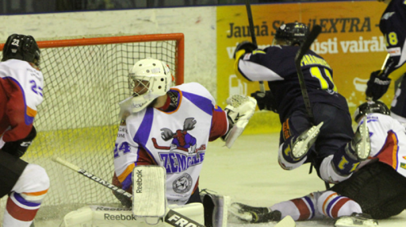 "Kurbada" pirmos vārtus kritienā gūst Hārdijs Parādnieks
Foto: Ritvars Raits