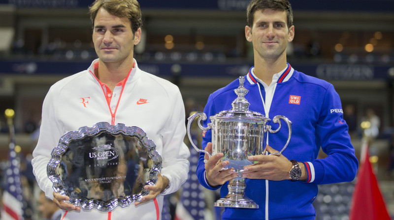 Rodžers Federers ir vienīgais tenisists, kurš Novaku Džokoviču šogad uzvarējis divas reizes. Tiesa, abus "Grand Slam" finālus viņam zaudēja
Foto: USA Today Sports/Scanpix