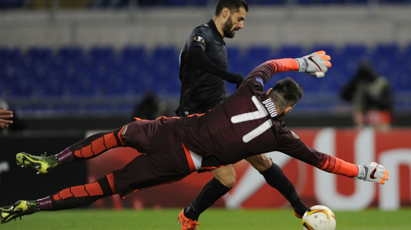 "Lazio" pussargs Antonio Kandreva atklāj rezultātu mačā pret "Dnipro". 
Foto: LaPresse/Scanpix