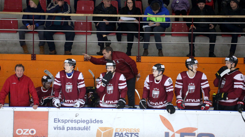 Leonīds Beresņevs un Latvijas U20 izlase
Foto: Mārtiņš Aiše, LHF