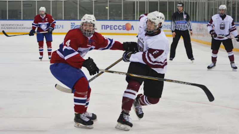 Latvijas U-18 izlases hokejisti pārbaudes turnīrā izsēj divu vārtu pārsvaru un zaudē Norvēģijas vienaudžiem.
Foto: Jekaterina Urošļeva