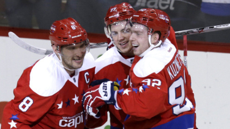 Aleksandrs Ovečkins un Jevgeņijs Kuzņecovs 
Foto: AP / Scanpix