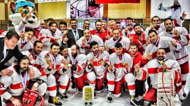 Turcijas hokeja valstsvienība ar zelta medaļām
Foto: tbhf.org.tr