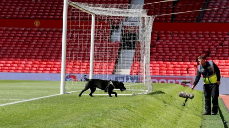 Tiek pārmeklēts "Old Trafford" stadions
Foto: AP/Scanpix