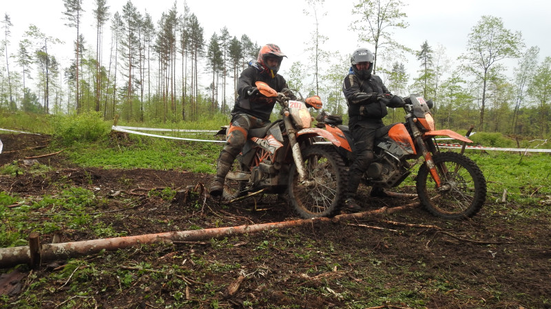 Enduro Rallijs pulcē ievērojamu dalībnieku skaitu