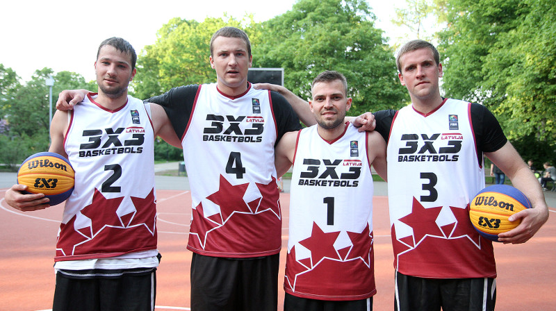 Latvijas 3x3 izlases basketbolisti (no kreisās): Toms Straudovskis, Artūrs Dušelis, Artūrs Kramiņš, Sandis Silavs
Foto: Renārs Buivids (LBS)