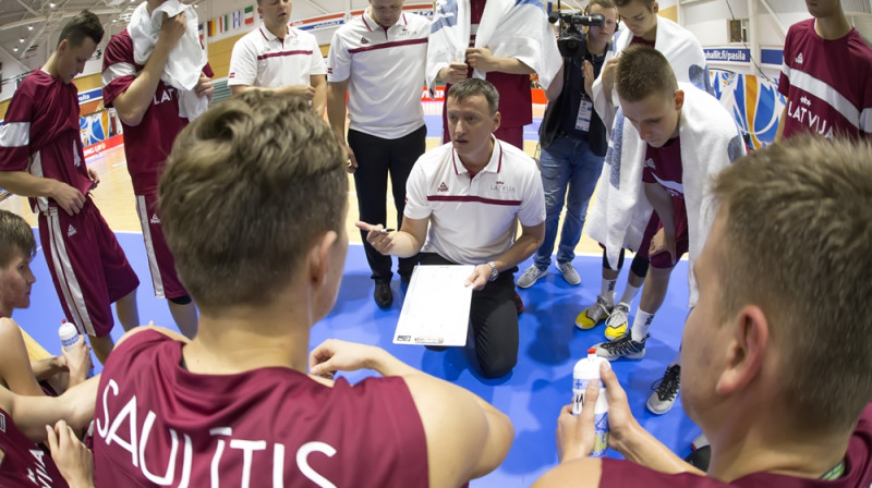 Latvijas U20 izlase: cīņa par Eiropas čempionāta pusfinālu.
Foto: FIBA.com
