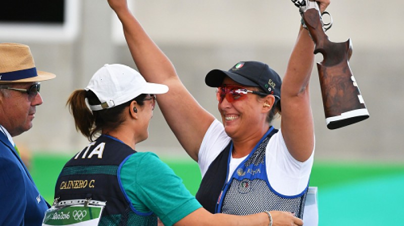 Abas Itālijas medaļnieces - čempione Diana Bakosi (pa labi) un Kjara Kaneiro
Foto: AFP/Scanpix