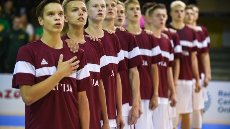 Latvijas U16 puiši pirms spēles pret Spāniju
Foto: fiba.com