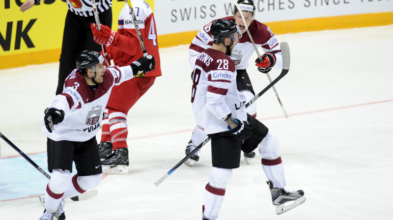 Maksims Širokovs un Zemgus Girgensons
Foto: Romāns Kokšarovs, f64