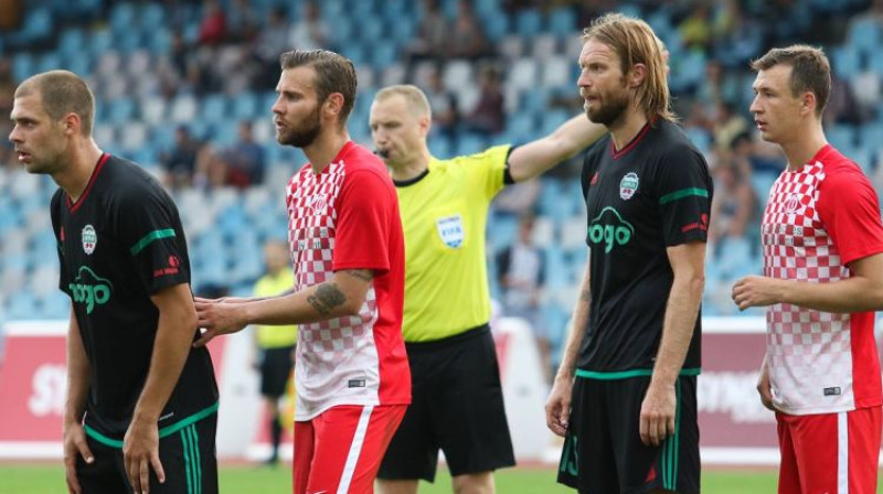 Centrā Edgars Gauračs un Kaspars Gorkšs
Foto: Mārtiņš Sīlis/ Futbola Virslīga