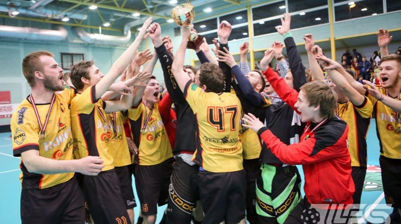 Rubene-1 ar izcīnīto 1.līgas čempionu kausu 2015./16.gada sezonā
Foto: Floorball.lv