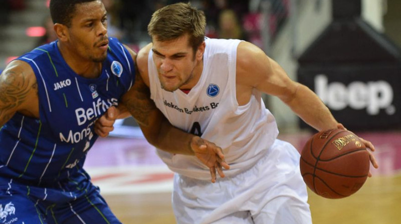 Ojārs Siliņš un Bonnas "Telekom Baskets": FIBA Eiropas kausā 2-0, summā 6-0
Foto: telekom-baskets-bonn.de