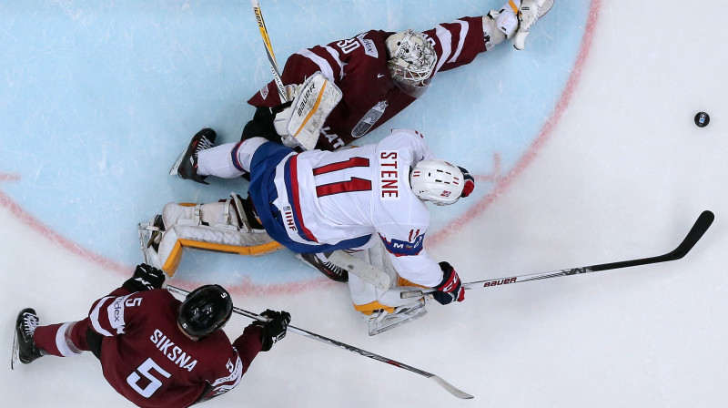 Edgars Siksna 2016. gada pasaules čempionāta spēlē pret Norvēģiju.
Foto: TASS/ Sergei Fadeichev