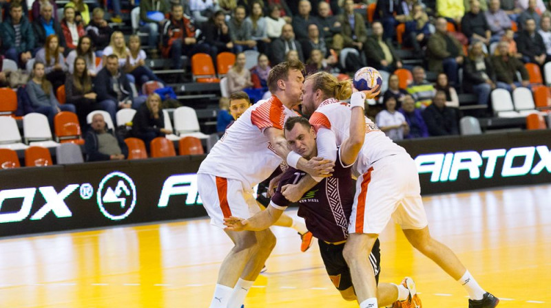 Jānis Pavlovičs dāņu ielenkumā
Foto: Edgars Vaivaids