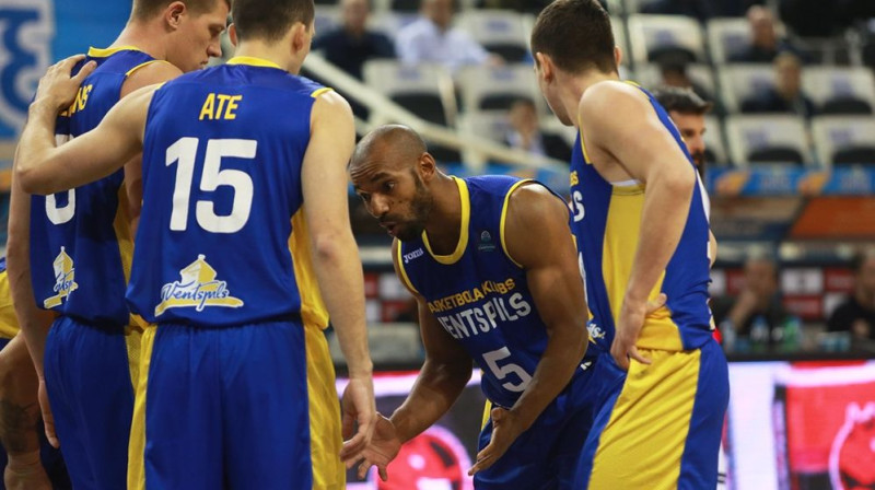 Villijs Dīns uzmundrina ventspilnieku
Foto: basketballcl.com