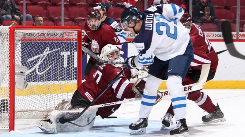 Mareks Mitens atvaira kārtējo Somijas uzbrukumu
Foto: IIHF