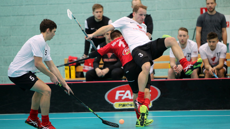 Čempionus mačā pret "Valmieru" neglāba arī džudo paņēmieni
Foto: Ritvars Raits, floorball.lv