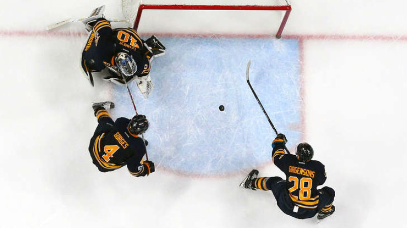 Zemgus Girgensons iemet savos vārtos
Foto: Bill Wippert / GettyImages, NHL