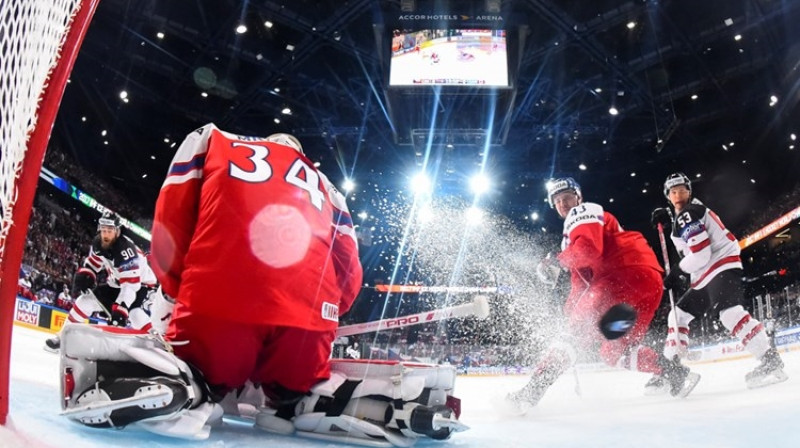 Kanādas izlase gūst vārtus pret Čehiju
Foto: Matt Zambonin/HHOF-IIHF Images