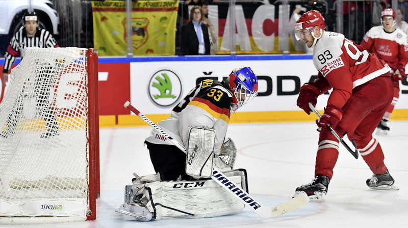 Peters Regins gūst uzvaras vārtus. 
Foto: EPA/Scanpix