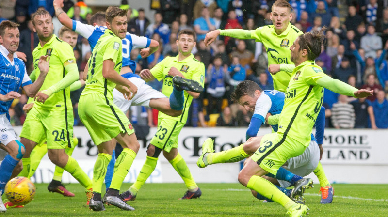 Izmisīga cīņa "Trakai" soda laukumā
Foto: Jeff Holmes/PA Wire/PA Images/Scanpix