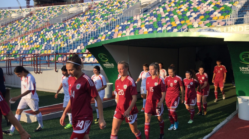 Latvijas U19 izlase iesoļo Mihaila Meshi stadionā
Foto: LFF