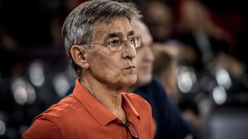 Melnkalnes izlases galvenais treneris Bogdans Tanjevičs 
Foto: FIBA