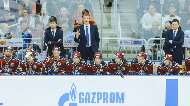 Aleksandrs Ņiživijs, Sandis Ozoliņš, Rodrigo Laviņš un Rīgas "Dinamo"
Foto: Dmitrijs Suļžics/f64